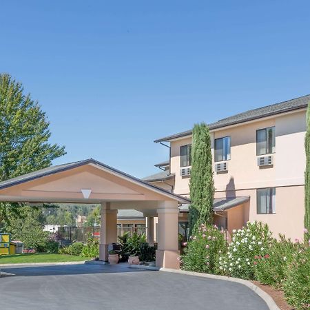 Super 8 By Wyndham Grants Passモーテル エクステリア 写真