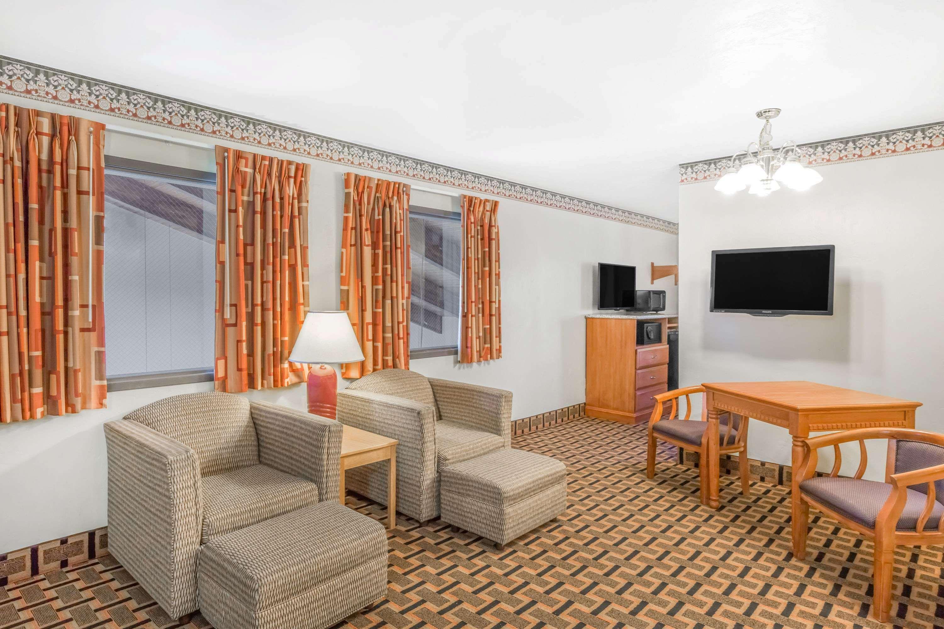 Super 8 By Wyndham Grants Passモーテル エクステリア 写真